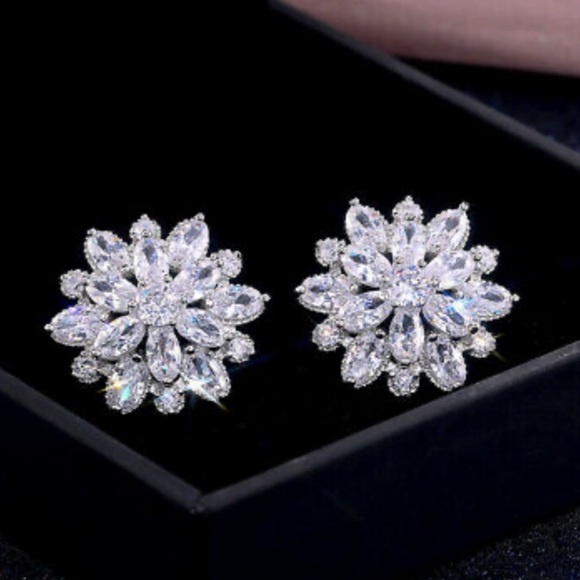 NEW Sterling silver Flower Earrings - Picture 6 of 6